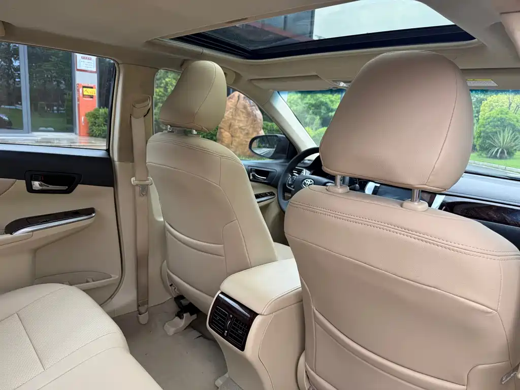 Toyota Camry 2015 — фото 15