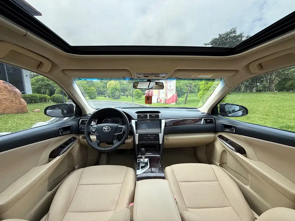 Toyota Camry 2015 — фото 17