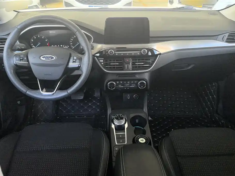Ford Focus 2019 — фото 12