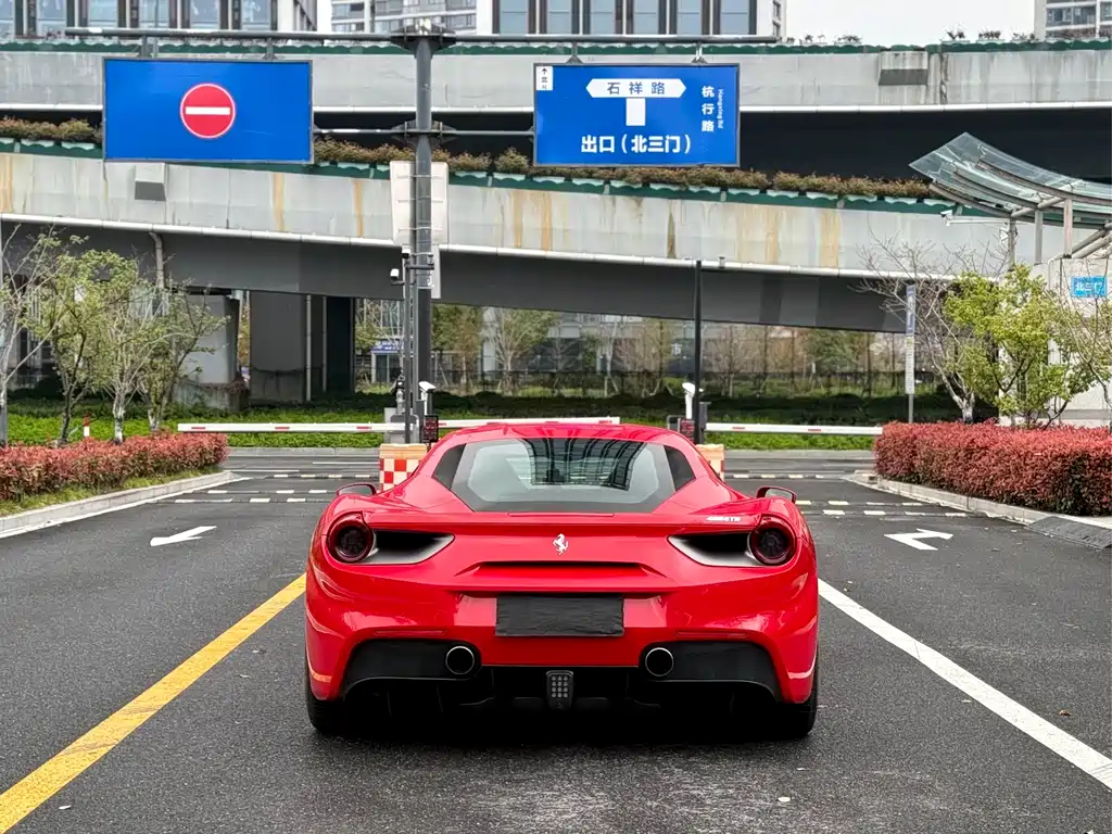 Ferrari 488 2017 — фото 7