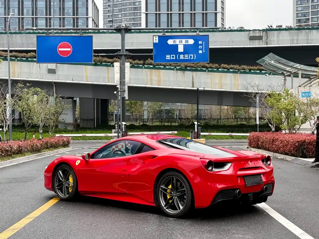 Ferrari 488 2017 — фото 9