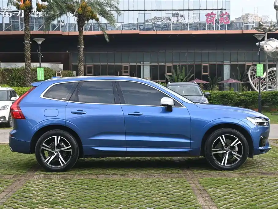 Volvo XC60 2018 — фото 6