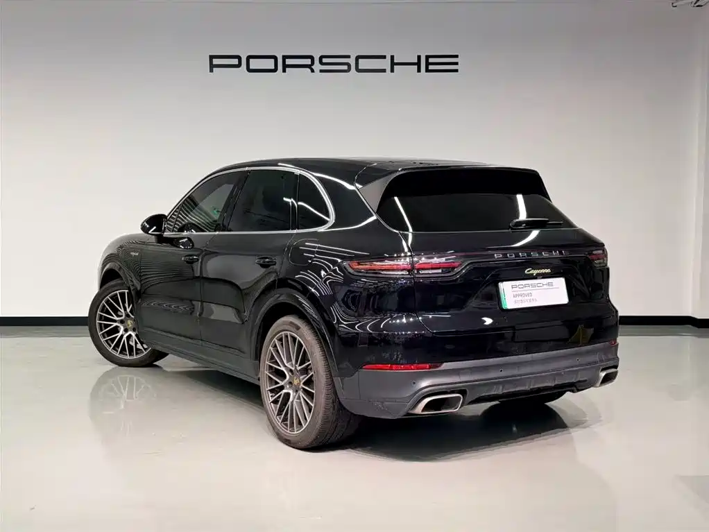 Porsche Cayenne Hybrid 2022 — фото 7