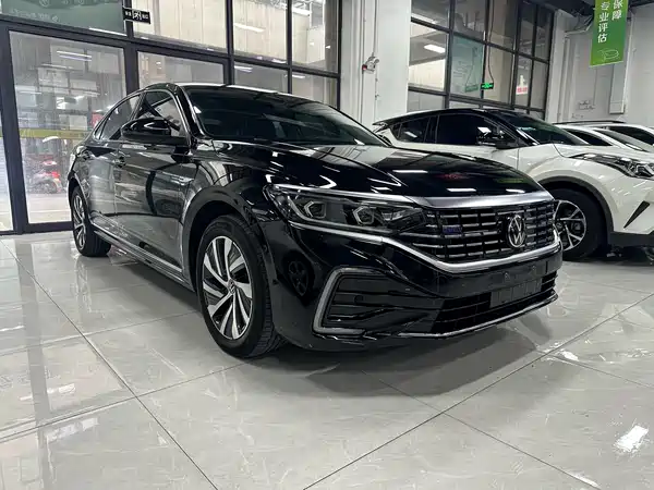 Volkswagen Passat Plug-In Hybrid 2022