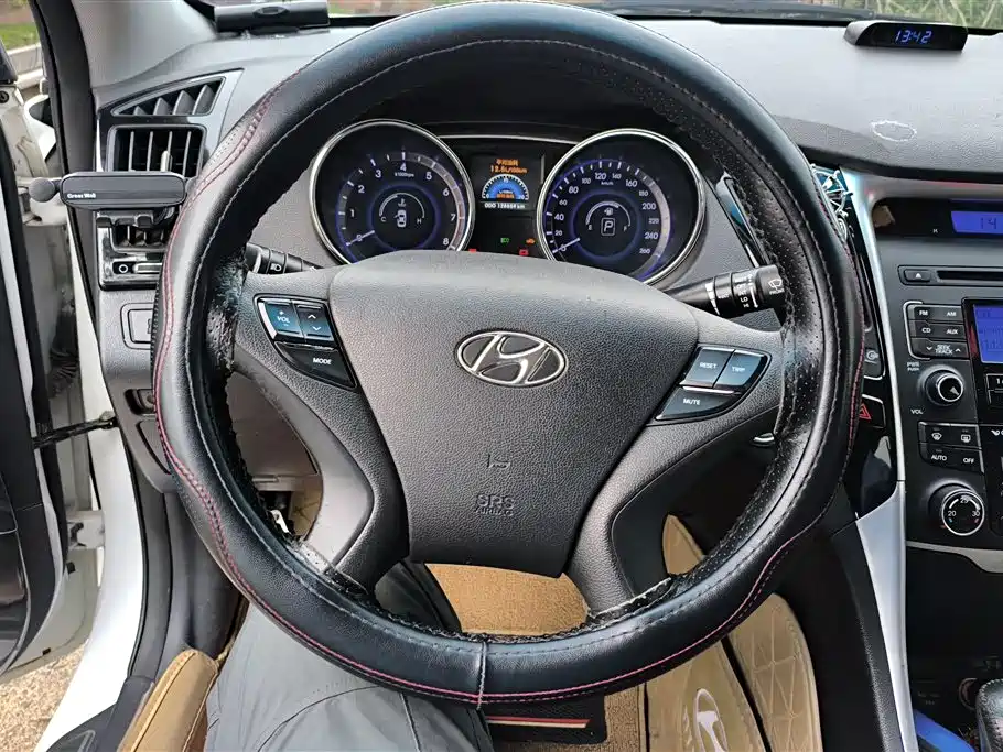 Hyundai Sonata 2014 — фото 15