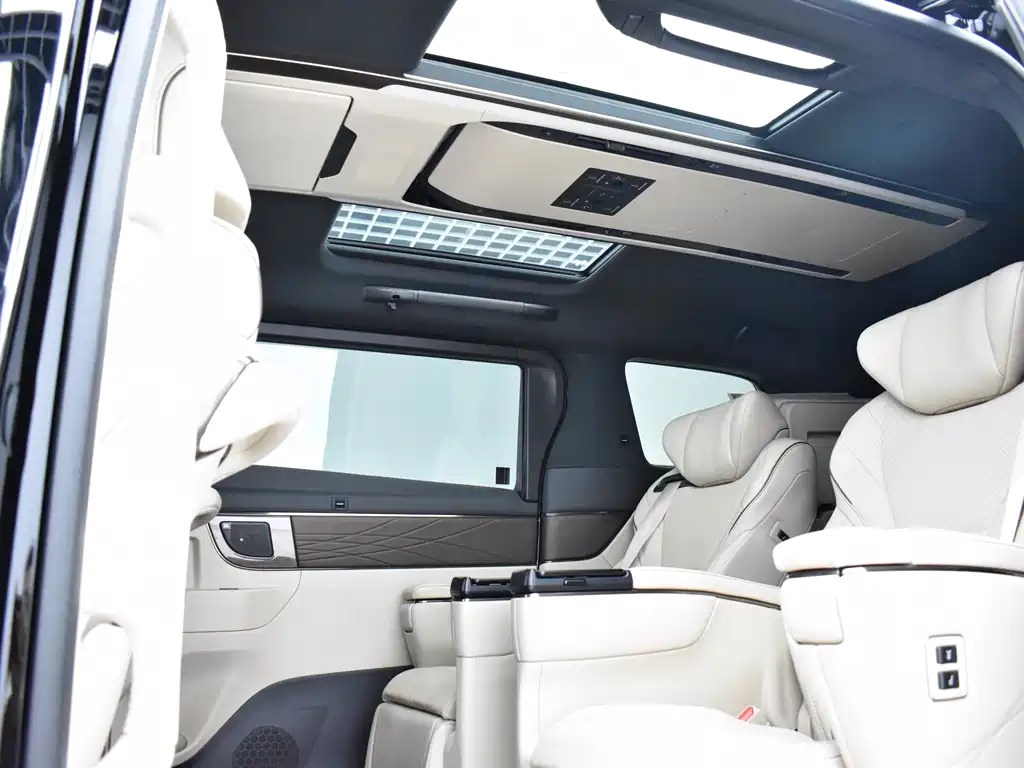 Toyota Alphard 2024 — фото 19