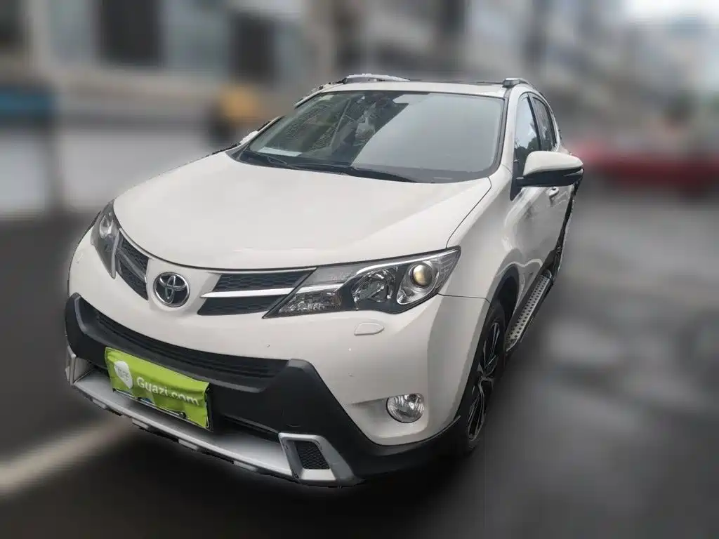 Toyota RAV4 2015 — фото 1