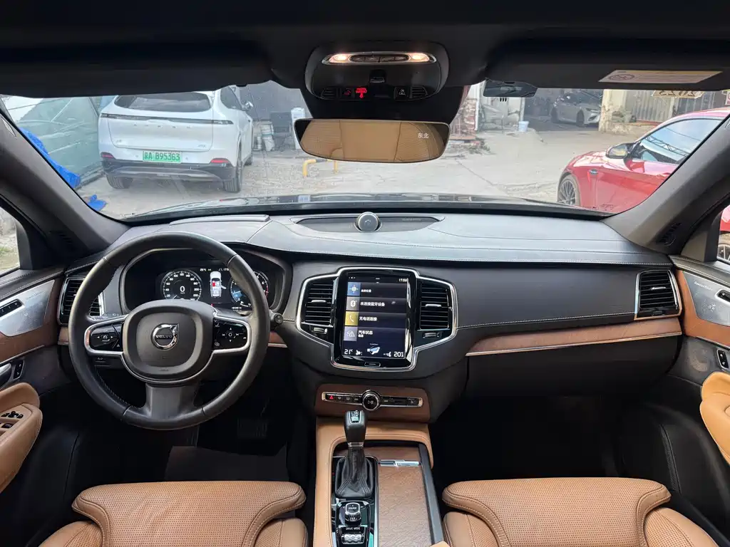 Volvo XC90 2017 — фото 13