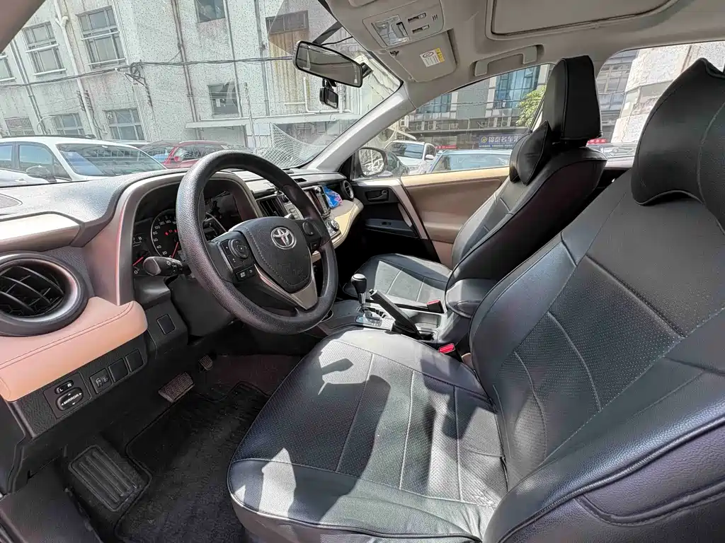 Toyota RAV4 2015 — фото 3