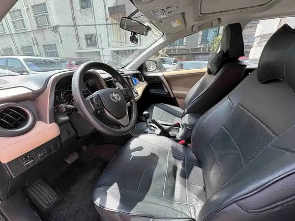Toyota RAV4 2015