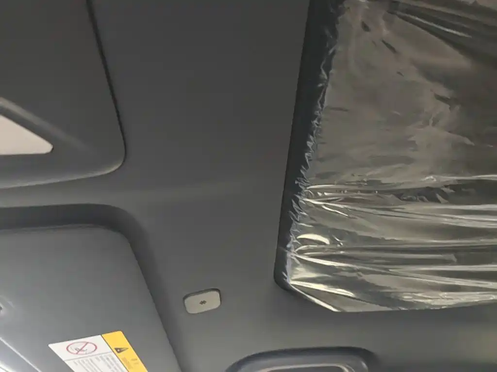 Changan UNI-V Smart Electric Idd 2025 — фото 18