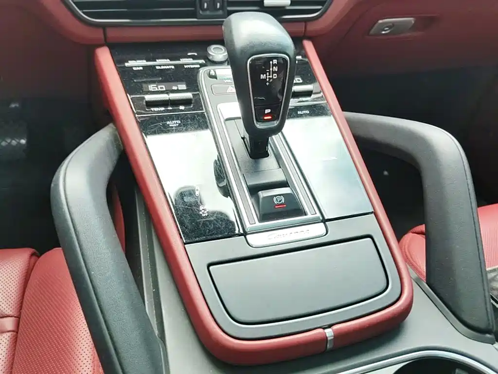 Porsche Cayenne Hybrid 2025 — фото 10