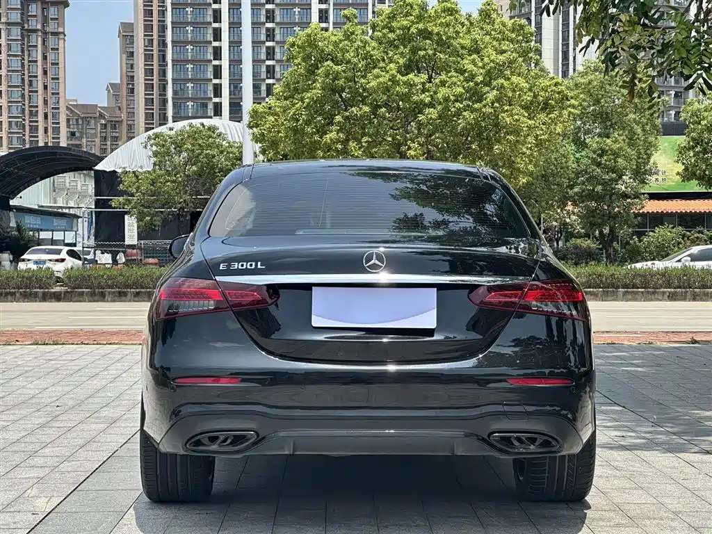 Mercedes-Benz E-Class 2022 — фото 8