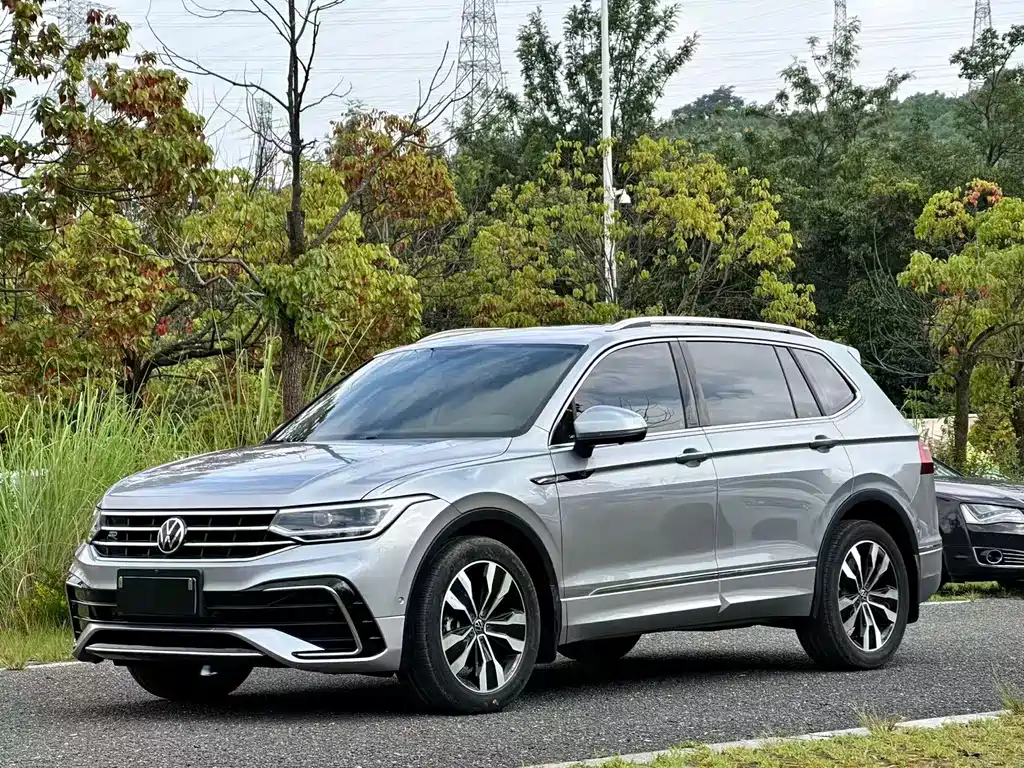 Volkswagen Tiguan L 2022 — фото 1