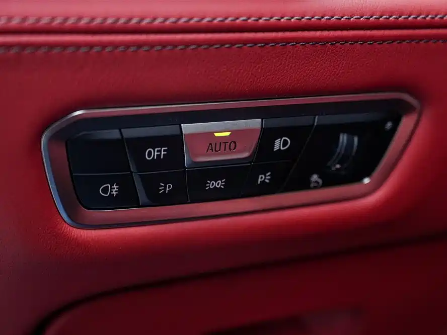 BMW X6 M 2020 — фото 16