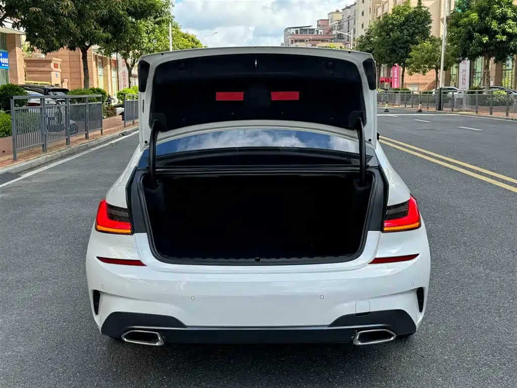 BMW 3 Series 2019 — фото 12