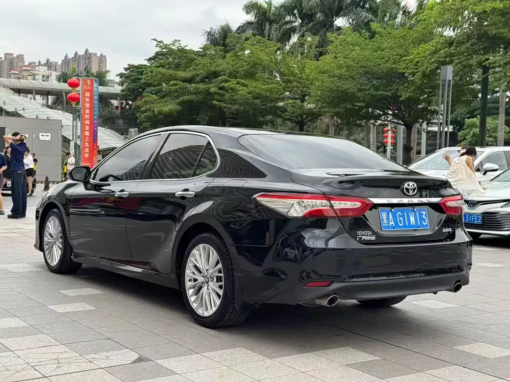 Toyota Camry 2019 — фото 8
