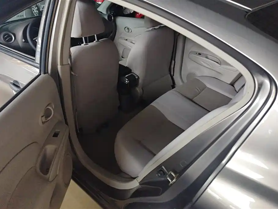 Nissan Sunny 2015 — фото 11