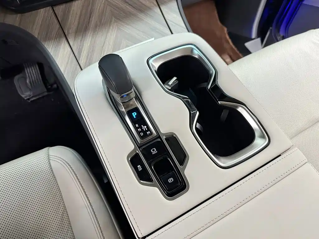 Lexus LM 2024 — фото 18