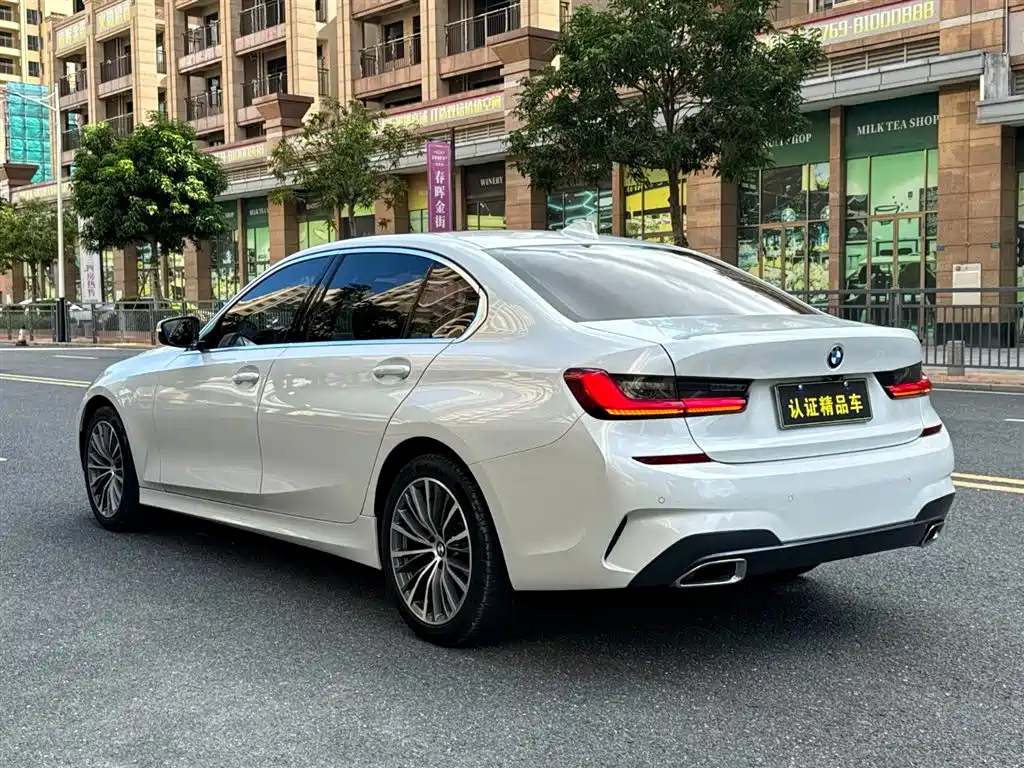 BMW 3 Series 2019 — фото 11