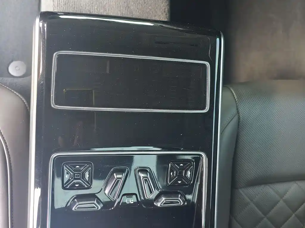 Audi A8 2022 — фото 11