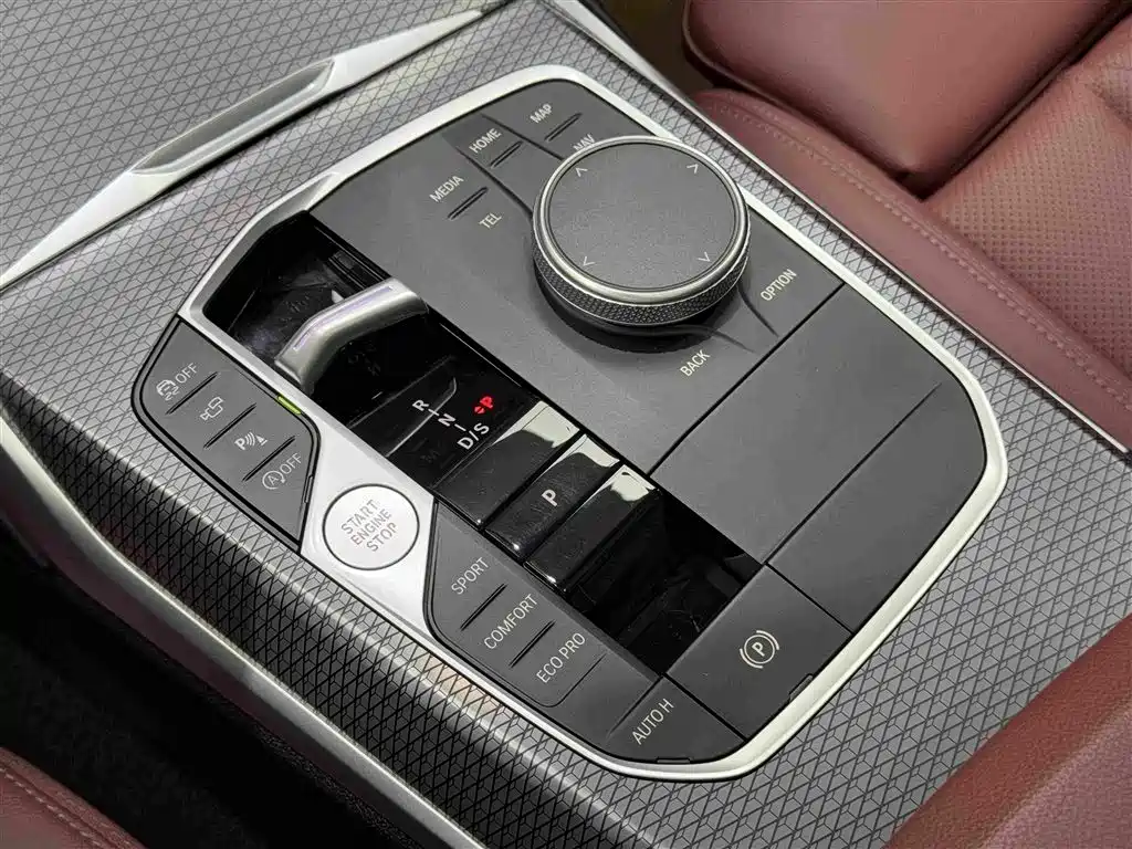 BMW 3 Series 2024 — фото 13