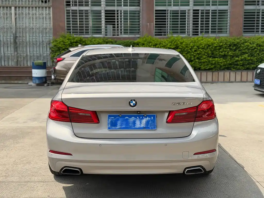 BMW 5 Series 2017 — фото 8