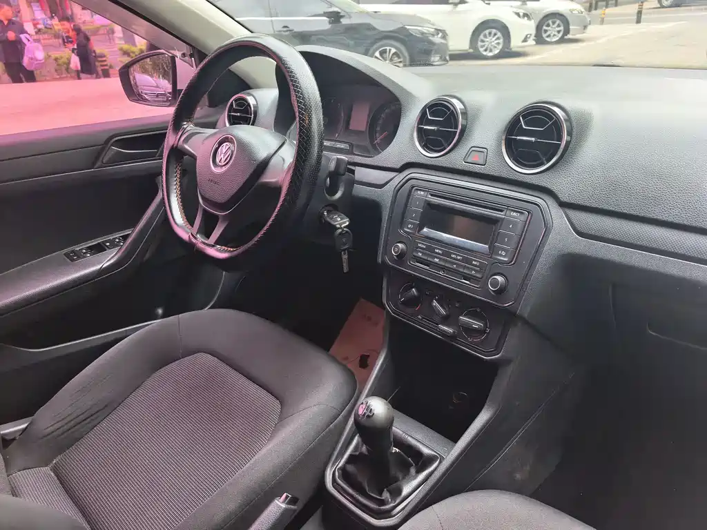 Volkswagen Jetta 2018 — фото 14