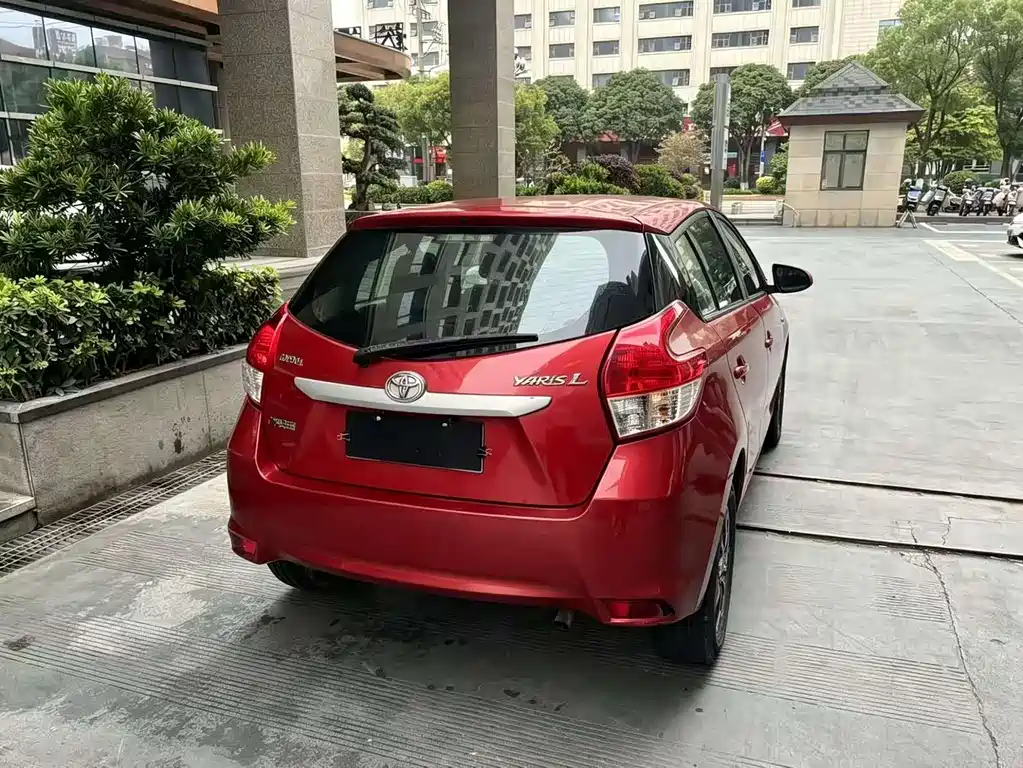 Toyota Yaris L 2014 — фото 8