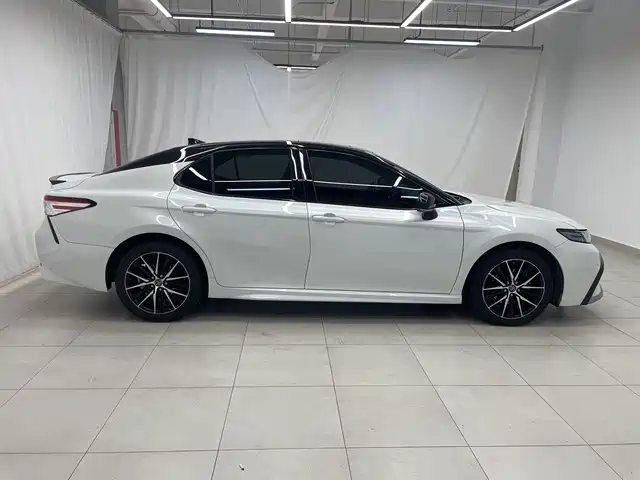 Toyota Camry 2021 — фото 4