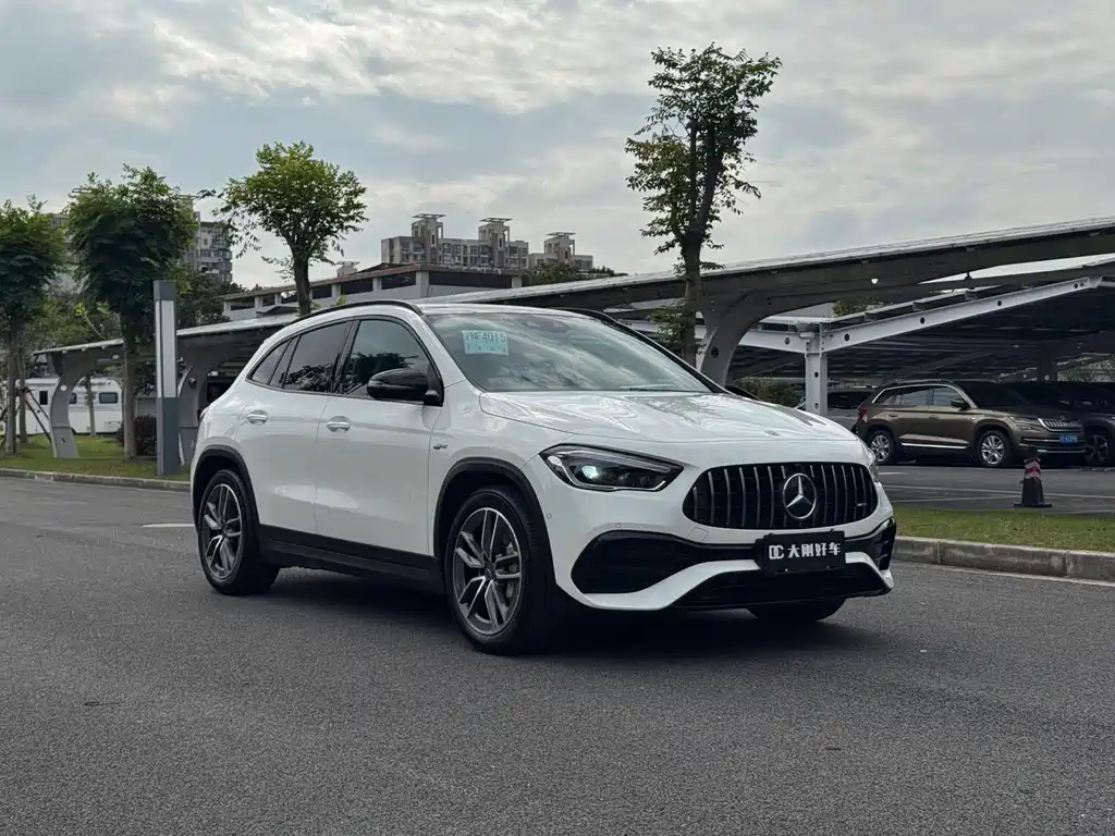 Mercedes-Benz GLA AMG 2021