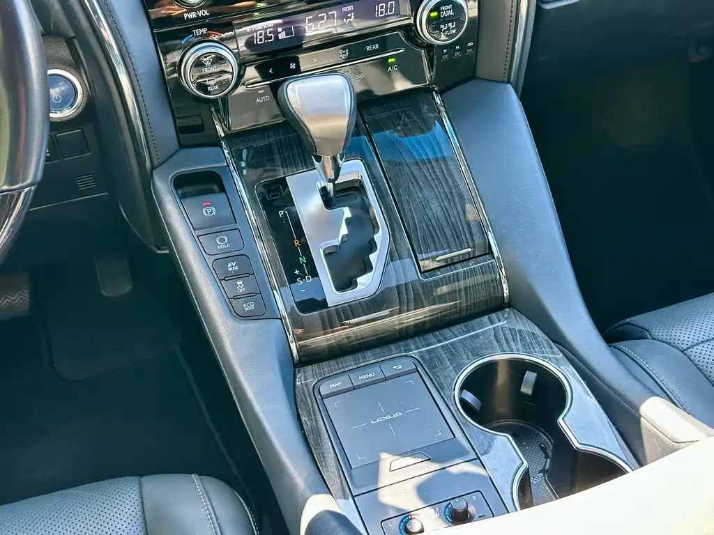 Lexus LM 2020 — фото 9