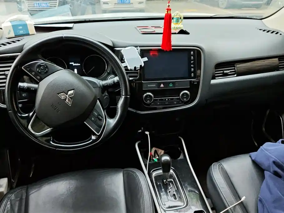 Mitsubishi Outlander 2019 — фото 12