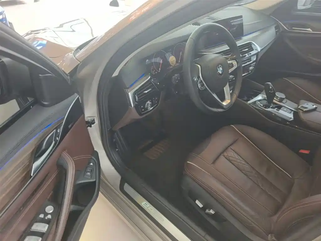 BMW 5 Series New Energy 2018 — фото 16