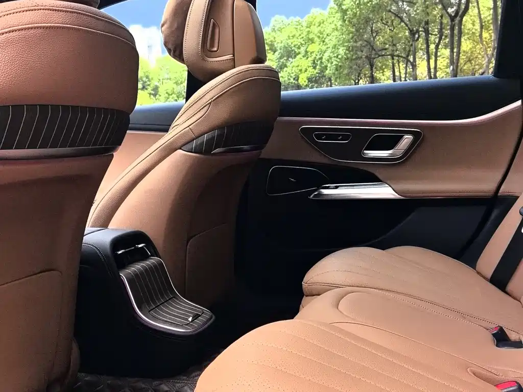 Mercedes-Benz E-Class 2024 — фото 15