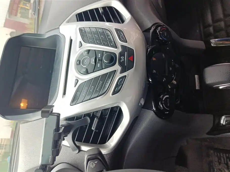Ford Ecosport 2017 — фото 13