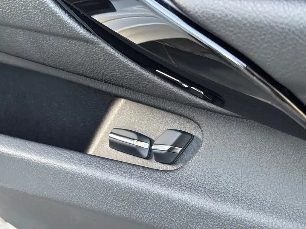 BMW 3 Series 2019 — фото 25