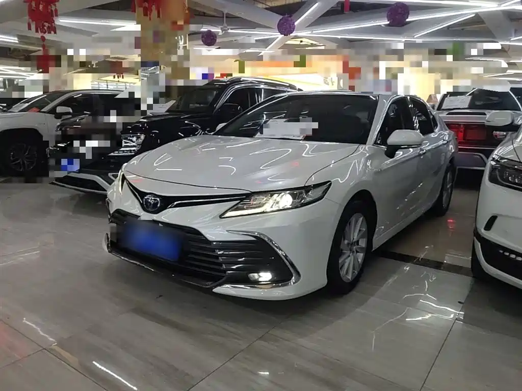 Toyota Camry 2021 — фото 1