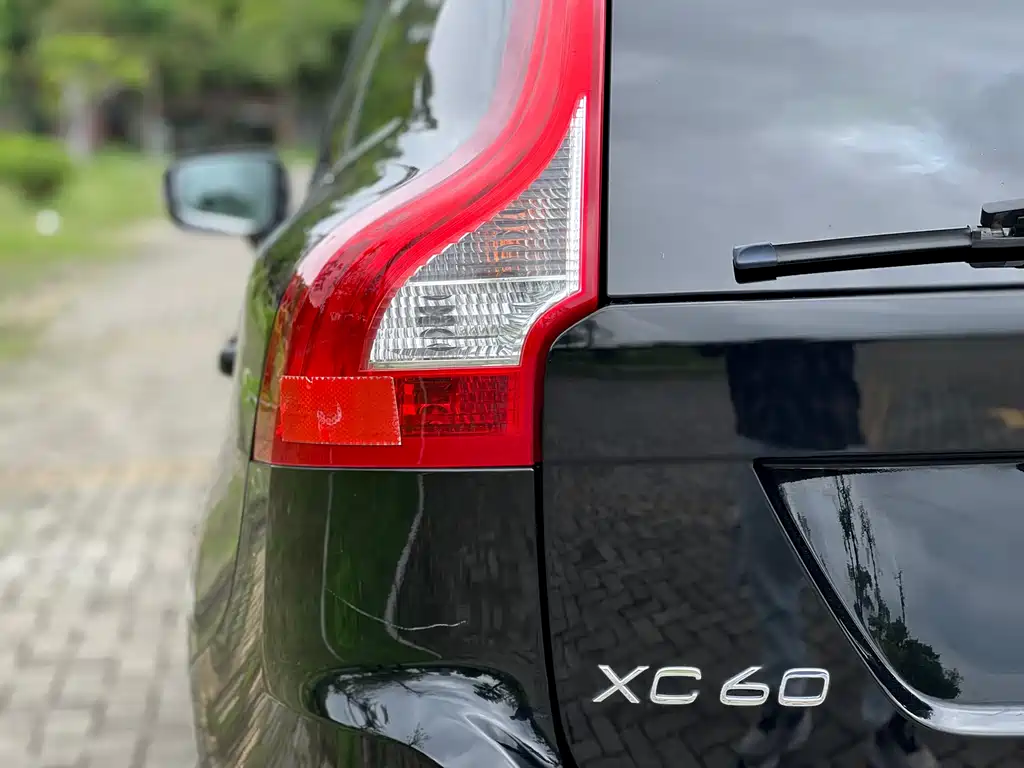 Volvo XC60 2012 — фото 30