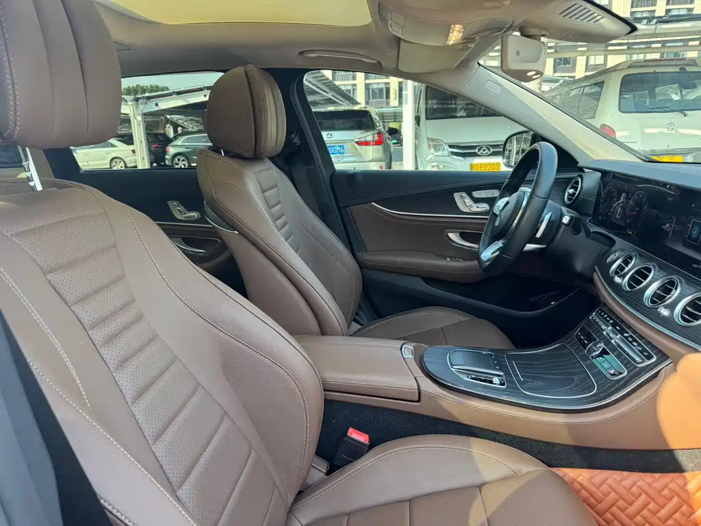 Mercedes-Benz E-Class 2019 — фото 18