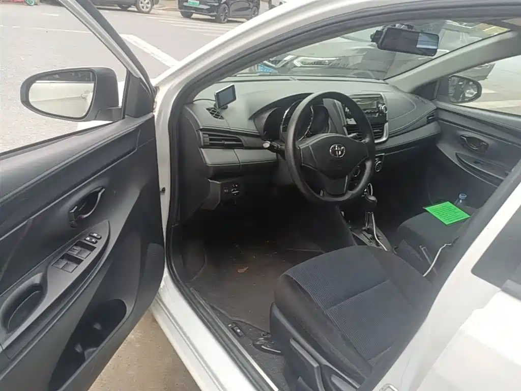 Toyota Yaris L 2018 — фото 16