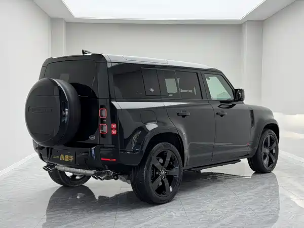 Land Rover Defender 2023