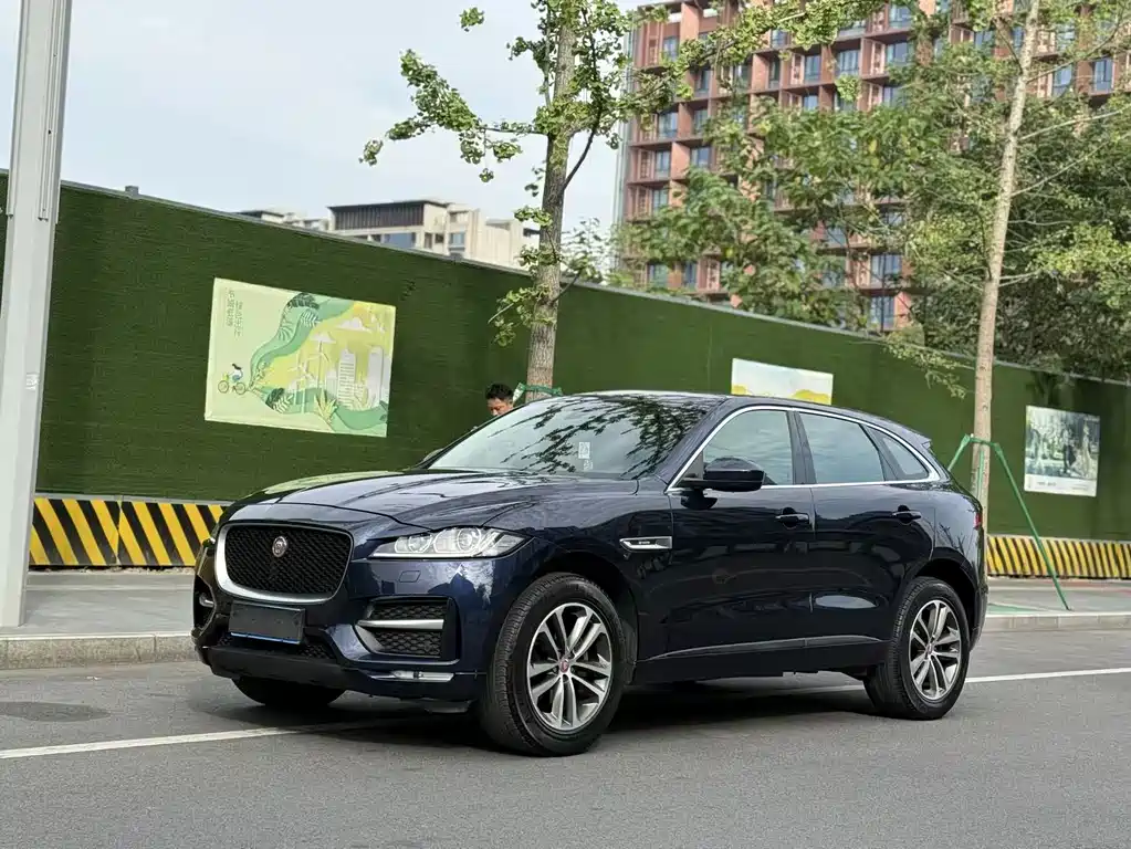 Jaguar F-PACE 2016