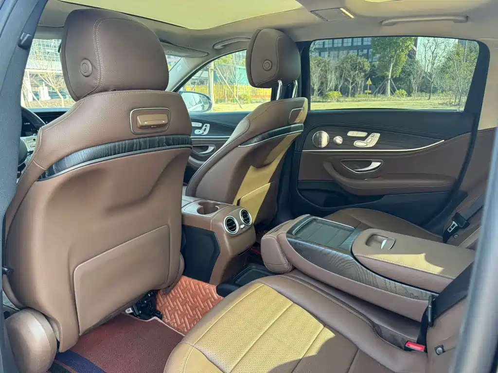 Mercedes-Benz E-Class 2019 — фото 13