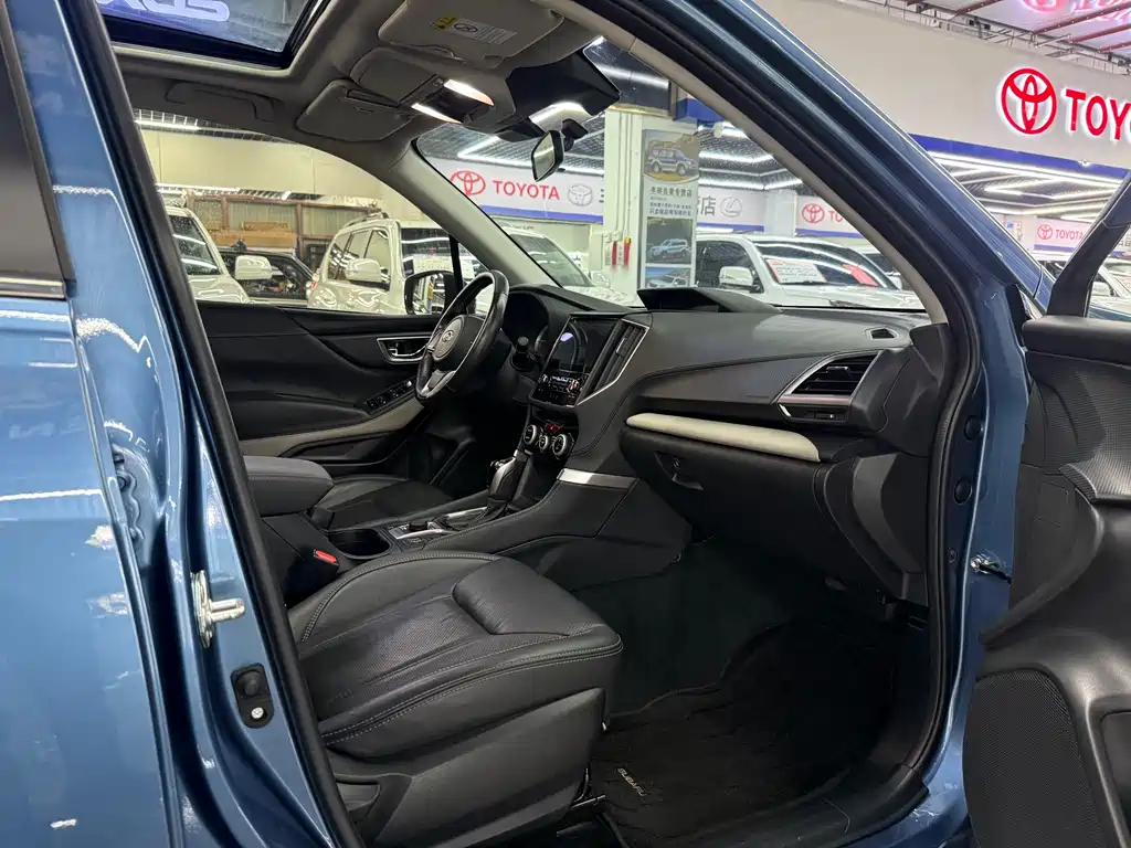Subaru Forester 2022 — фото 12