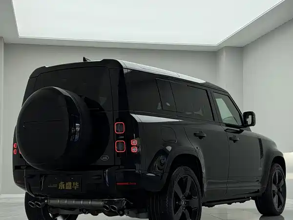 Land Rover Defender 2023