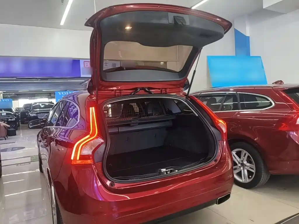 Volvo V60 2016 — фото 19