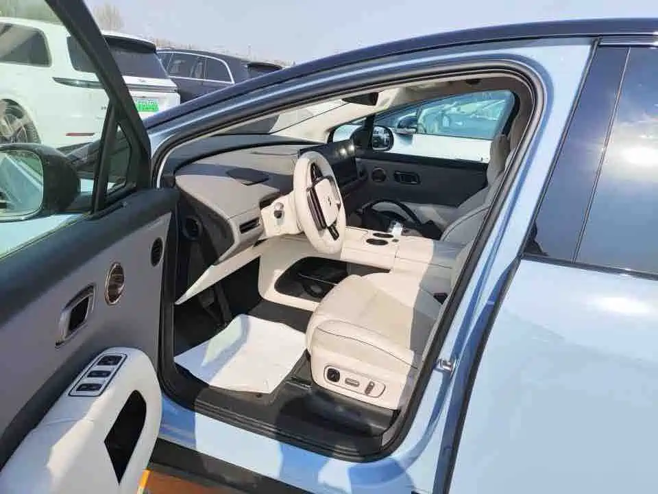Li Auto i8 2025 — фото 2