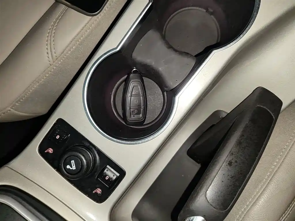 Ford Kuga 2015 — фото 9