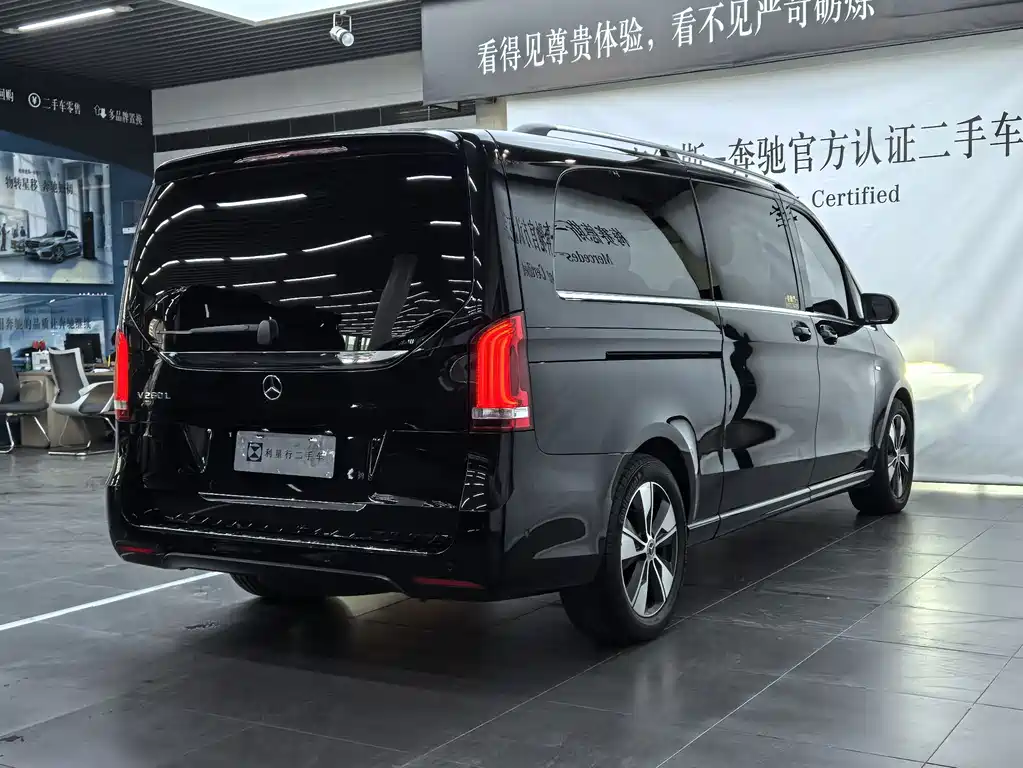 Mercedes-Benz V-Class 2020 — фото 17